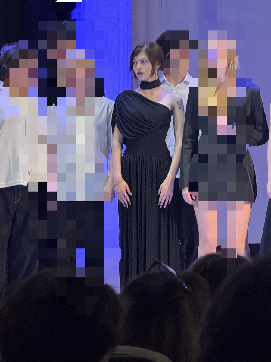 sinfulsaeint's tweet photo. how tiny i thought i looked in my prom dress vs how i actually looked https://t.co/w8nH49WYoP