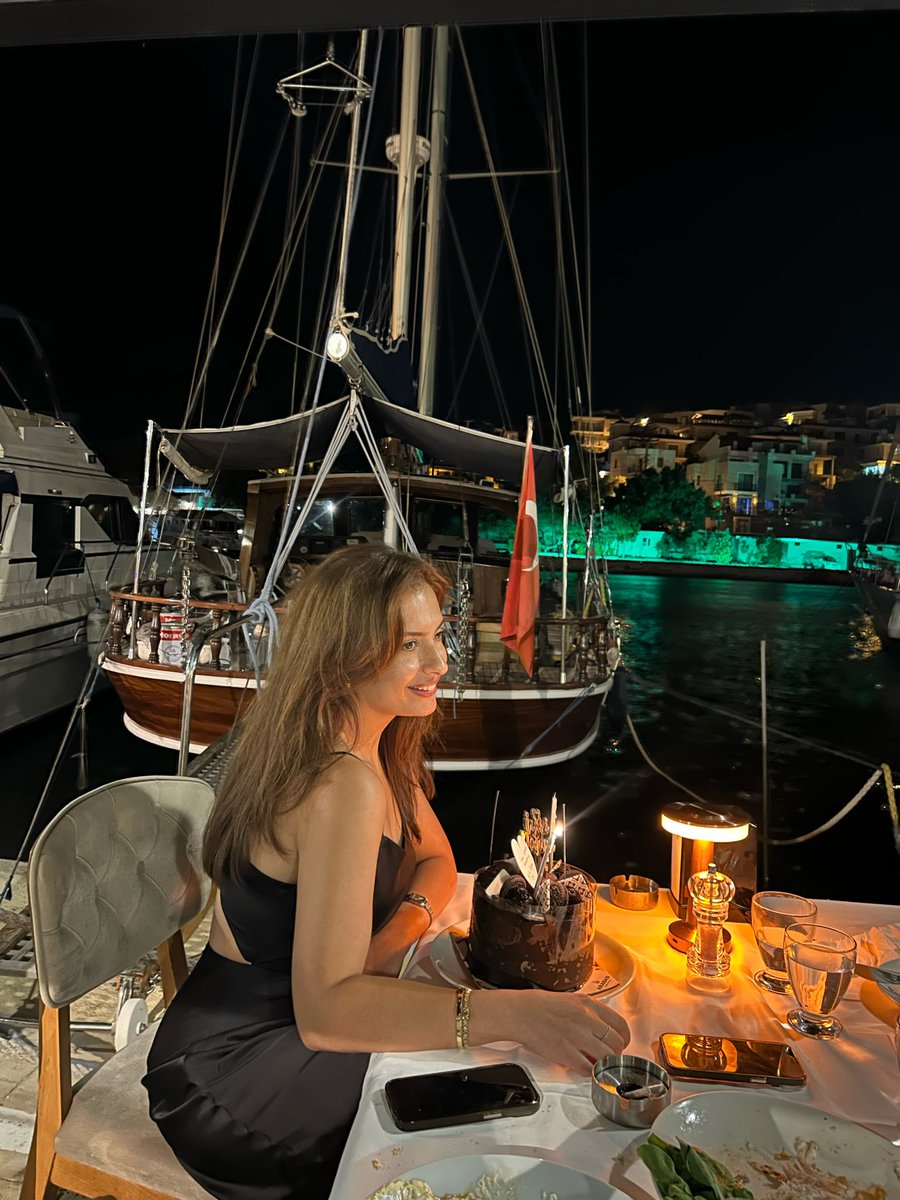 FtmCigdem's tweet photo. 33🥂 https://t.co/YfuU5MDByv