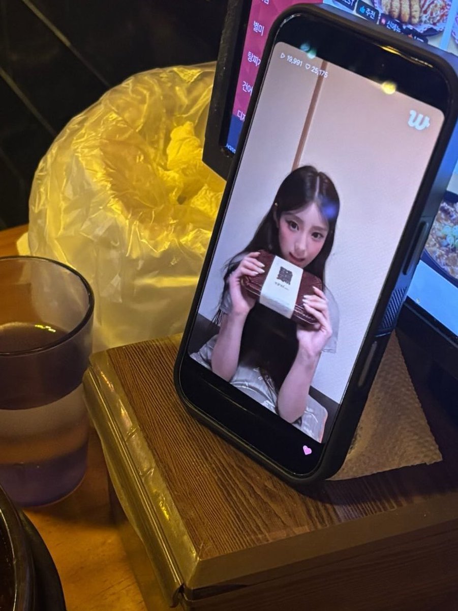 honis2zz's tweet photo. 할머니댁 가서 딸내미 너무좋다고 눈물흘림.. https://t.co/yceyCK3oCI