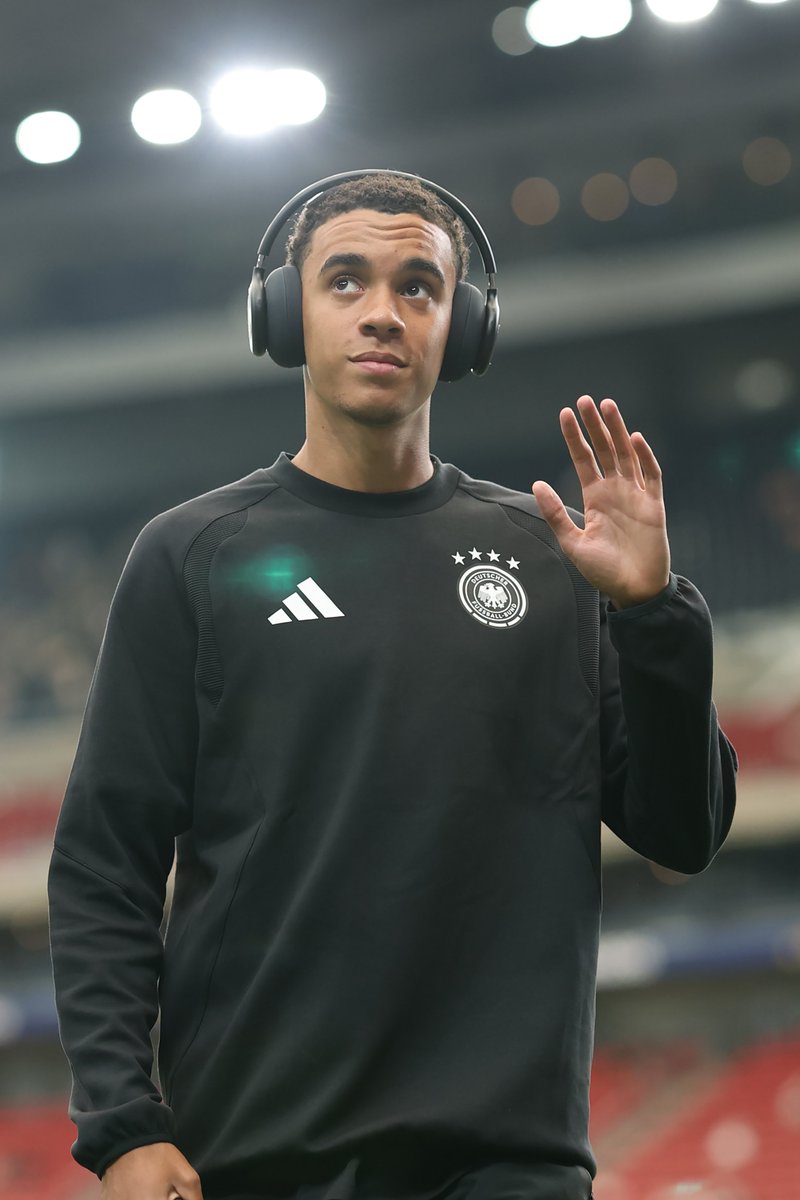 FCBayernEN's tweet photo. 🎧✨ https://t.co/WCohYnsrvZ