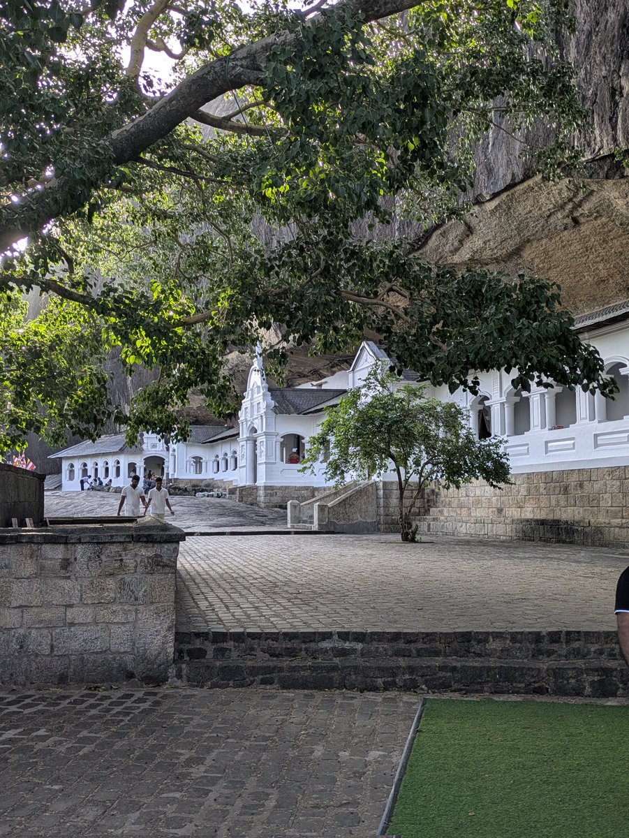 ahluwaliadisha's tweet photo. Carved into a massive rock face, these 5 spectacular caves at Dambulla house 157 breathtaking statues and 18th century vibrant Buddhist murals. Dambulla Cave temples are true marvel of ancient artistry. https://t.co/V3MP81jxhn