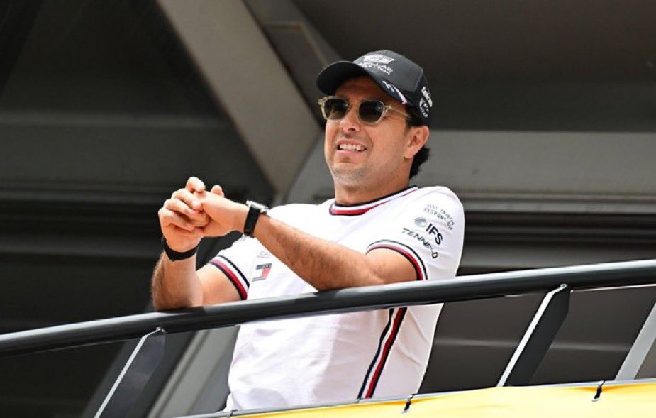 MateoChequista's tweet photo. Checo toda la carrera: creo que es mejor ir a 3 paradas.

El ingeniero: 😴😴😴

20 vueltas después:

El ingeniero: es mejor ir a 3 paradas

Checo: No me digas! https://t.co/eqdgzj8nEA