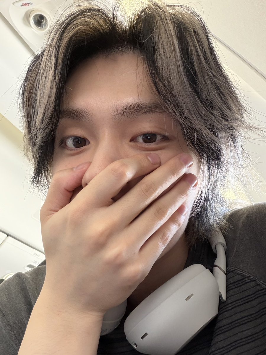 seungminmp44's tweet photo. I don’t do these but oh well 

#VilliansSelcaDay #VSD #ode #Gaon #XdinaryHereos https://t.co/Zd9z748Yw6