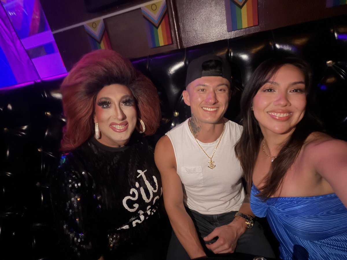 andreadlv's tweet photo. All the best divas are Geminis 👯‍♀️ https://t.co/rRgxqq6emc
