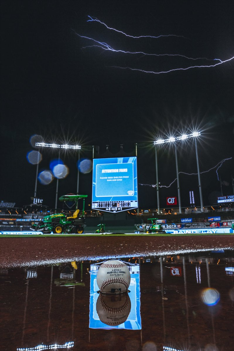 JasonHannaphoto's tweet photo. Wind, rain, and lightning last night during a rain delay at the @Royals game. It was one of the stronger cells I’ve seen push through during a game. https://t.co/sZQu7FkmwQ
