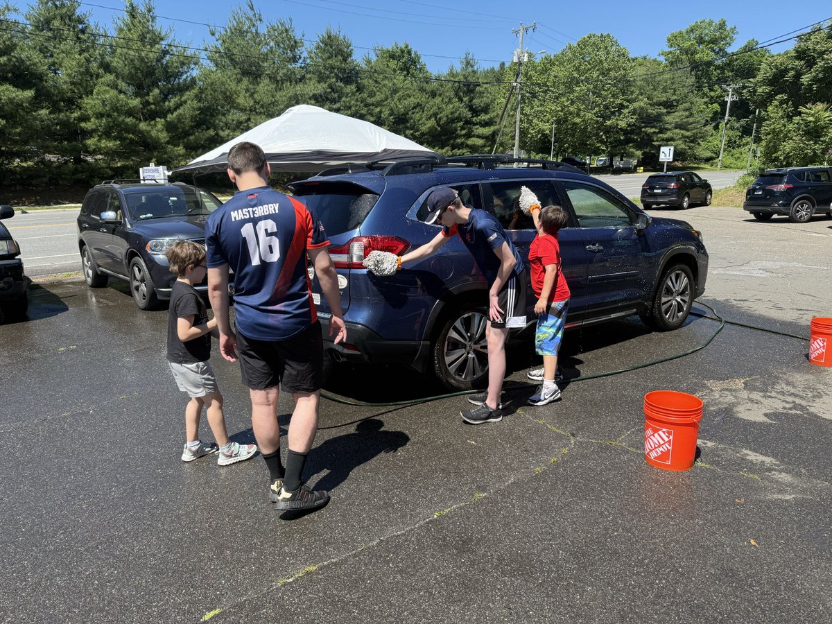 AffinityEsprtGG's tweet photo. Yesterday our community came together for an incredible car wash fundraiser to support our Teams' trip to Nationals in Orlando. 

Help keep the momentum going by donating here:

🚀 Rocket League - https://t.co/oosMC2rtvH

🛠️ Minecraft Bedwars - https://t.co/XAmCionlbA https://t.co/9VXEzszbgJ