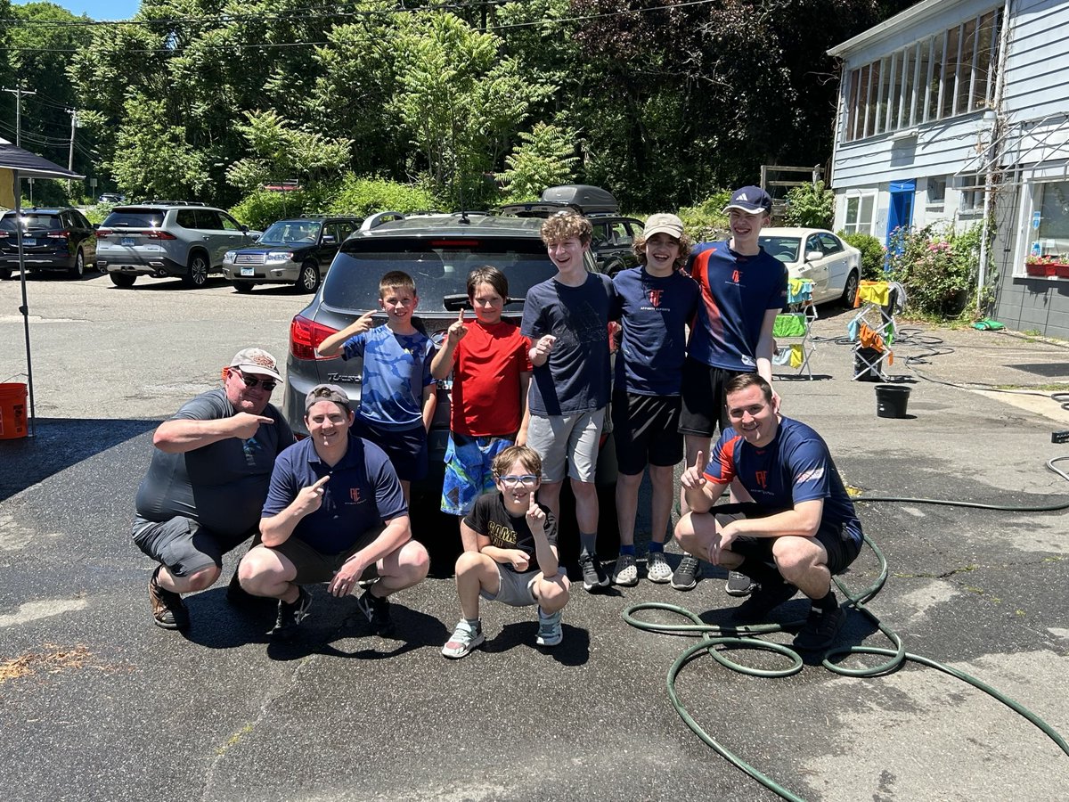 AffinityEsprtGG's tweet photo. Yesterday our community came together for an incredible car wash fundraiser to support our Teams' trip to Nationals in Orlando. 

Help keep the momentum going by donating here:

🚀 Rocket League - https://t.co/oosMC2rtvH

🛠️ Minecraft Bedwars - https://t.co/XAmCionlbA https://t.co/9VXEzszbgJ