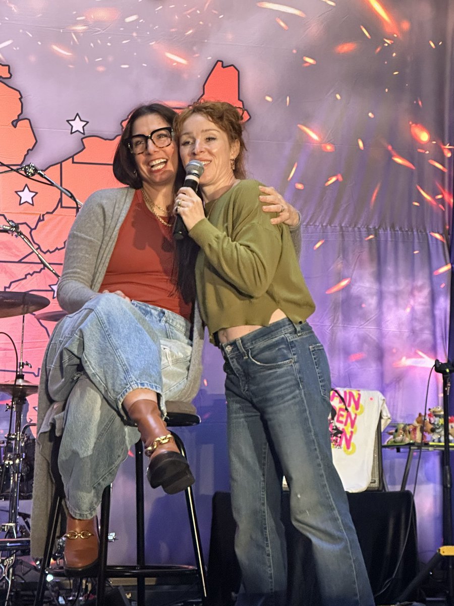 corrupt_touch's tweet photo. Shoshannah and Ruth #spnboston https://t.co/jFNXZ2aIZx