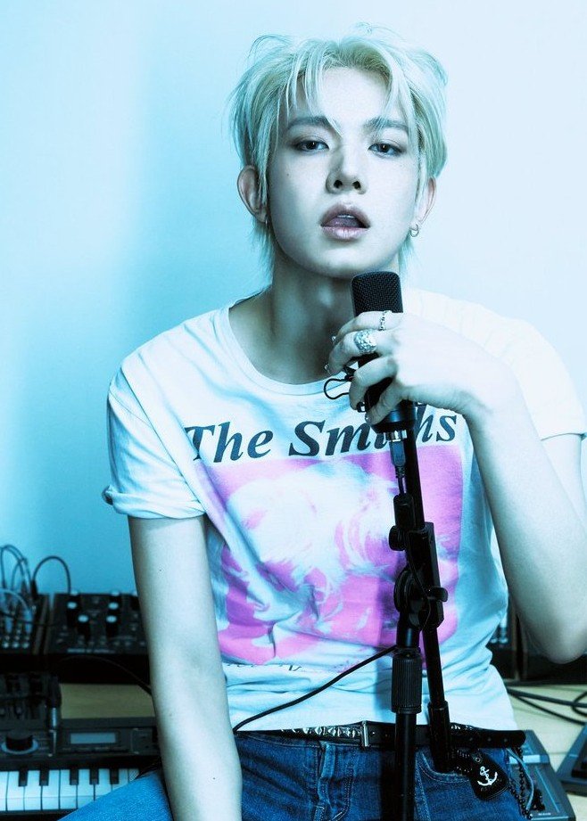 dailyheejay's tweet photo. vocalist 🤝🏻 guitarist https://t.co/PqYuePBHUA