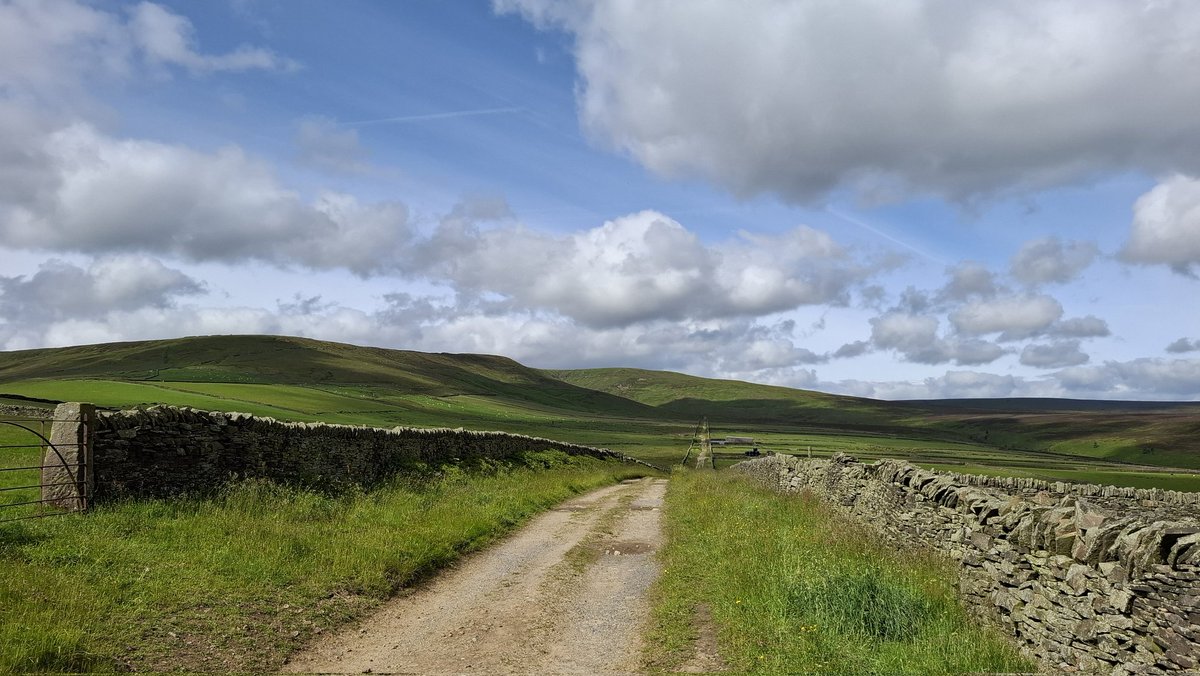 Steve72Outdoors's tweet photo. Heading  up #issuesroad #blackhill  from holme @peakdistrict #getoutside  #getoutthere https://t.co/DYzoTYxJpm