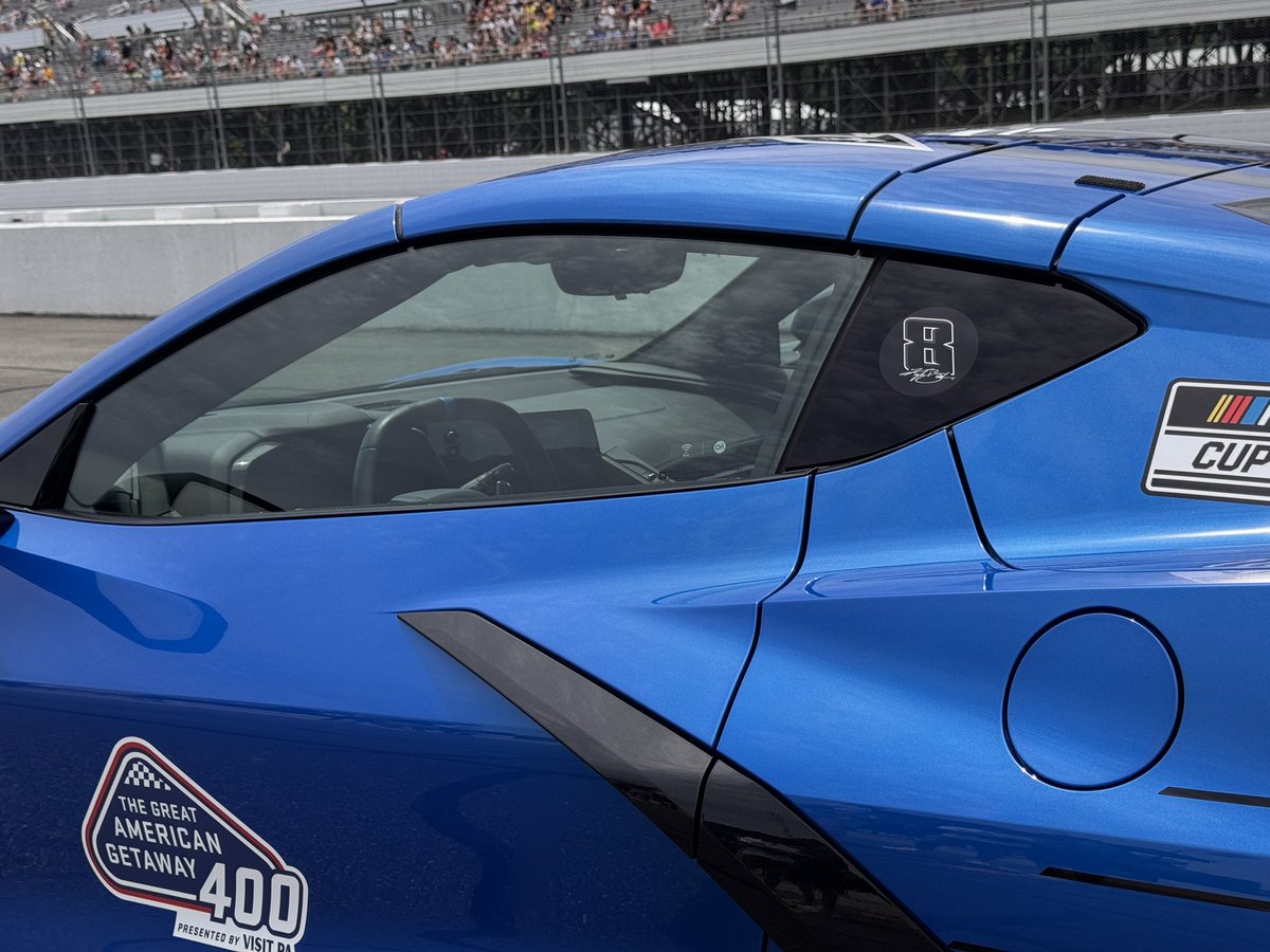 KellyCrandall's tweet photo. The pace cars this weekend have also honored KB https://t.co/MhQZ4on0gc