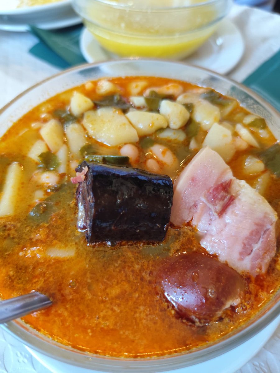 PAsturianu's tweet photo. POTE en Casa El Obispo (Paredes-Valdés)
Pote tradicional de estilo muy casero. Caldín del que apetece tomar una taza grande. Grandiosa morcilla y tocín. Patates, fabes y berzas todo perfecto. Un #TOPote en un sitio de los que ya no quedan muchos. https://t.co/Kbk2vwRM5a