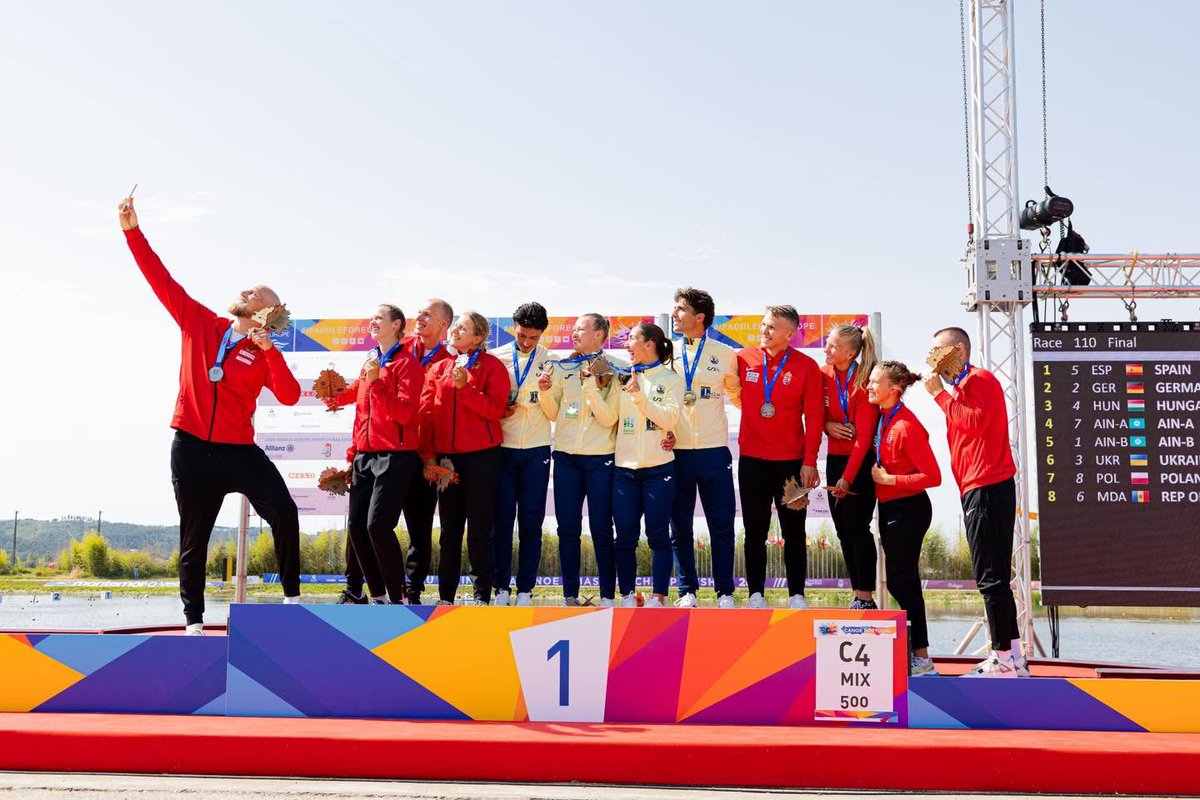 COE_Presidente's tweet photo. Tres oros. Cuatro platas. Y una nueva demostración de lo que significa representar a España al más alto nivel.

El Campeonato de Europa de Portugal ha vuelto a confirmar el extraordinario momento que vive nuestro piragüismo. https://t.co/YusJRPA1wm