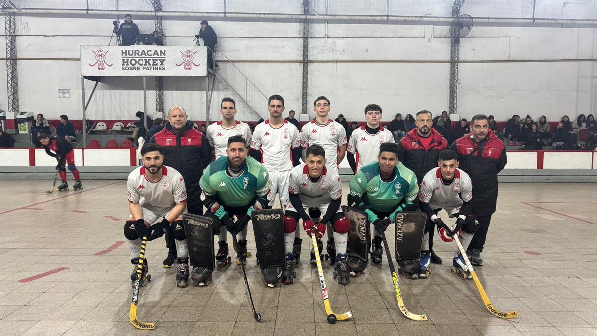 huracandeportes's tweet photo. #Huracán 🎈 #HockeySobrePatines
🏑 La Primera del Masculino del Globo venció 3-0 a #AAAJ por la #Fecha13 del Torneo Apertura del Campeonato Metropolitano, en la Sede Social https://t.co/ChDeSNXdHv