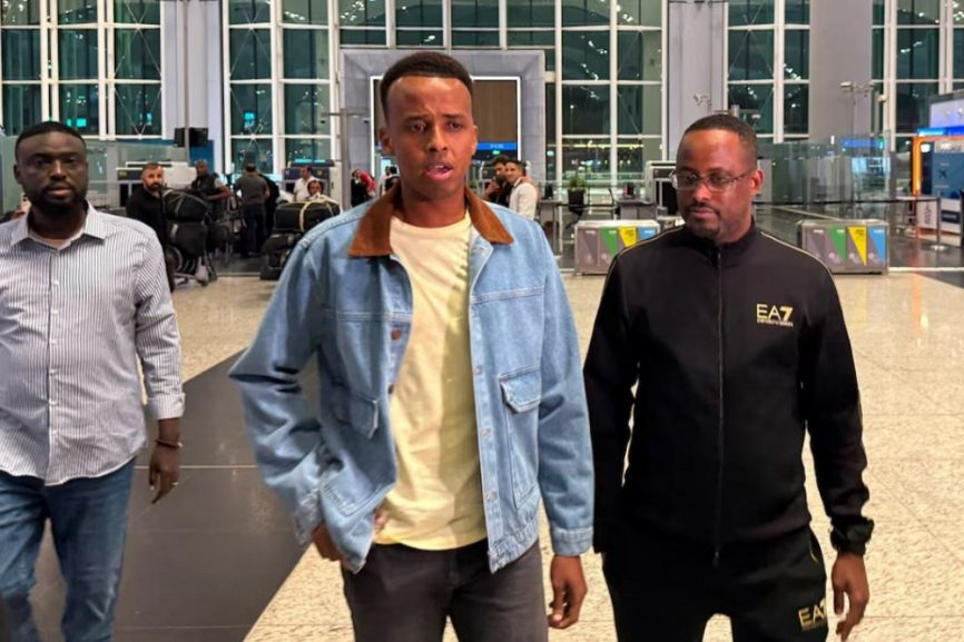 SABCNews's tweet photo. Somali soccer referee Omar Abdulkadir Artan, who ​was denied entry into the ‌United States to officiate at the World Cup, will be paid his full tournament ​fee.

https://t.co/5bHVLxGi0Q https://t.co/l6fv46bNDw