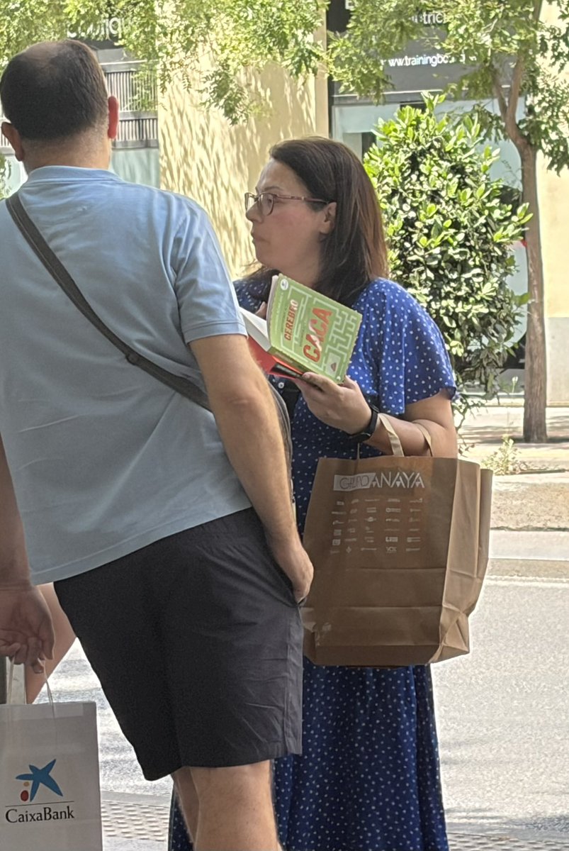 LibroToRide's tweet photo. Entrena a tu cerebro mientras haces caca (2024) de Mathia Sonlan es una colección de 210 acertijos y juegos de lógica creados por el Dr. Roddenhof para ejercitar el cerebro durante las visitas al baño, sustituyendo el uso del móvil.
#libros #lectores #leer https://t.co/gkuXphBgDQ