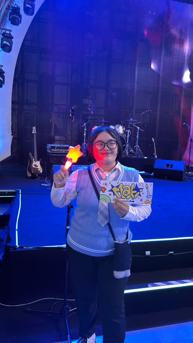 babaemohehe's tweet photo. THANK YOU MAKI FOR YOUR KOLORCOASTER CONCERT SA JAKARTA, ZUSHIS INDO LOVE U SO MUCH!! Terima Kasih, Aku Cinta Kamu🥰💙✨️🫶🏻💃 @clfrnia_maki https://t.co/kDYGpMIkM3