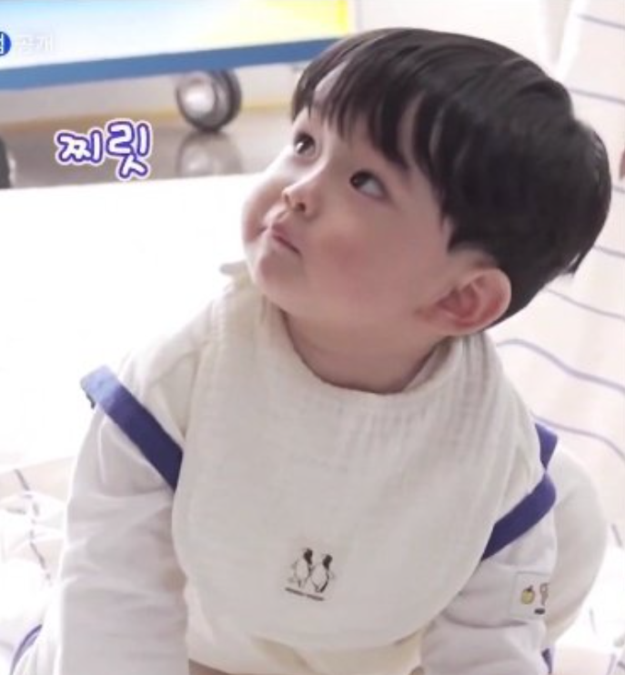 ANjbs_leo's tweet photo. yoojun 
angry                       upset
upper lip                lower lip
protrude                protrude https://t.co/u7wW9H7d45
