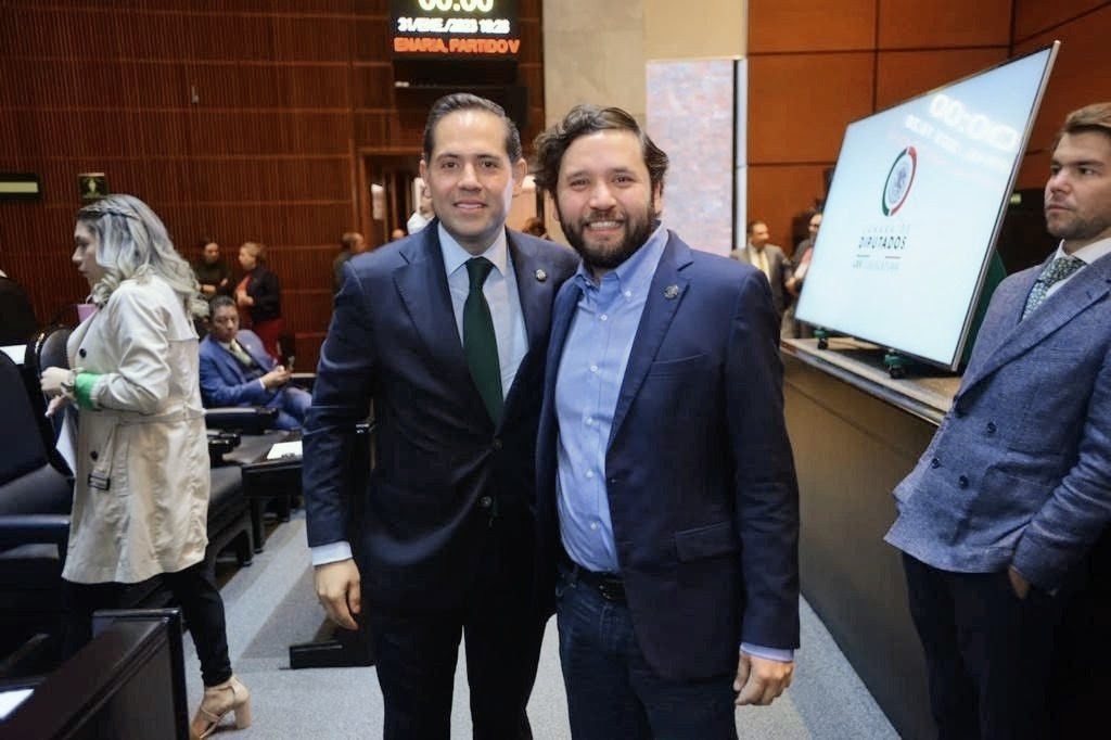 RaulBCCue's tweet photo. Muchas felicidades a mi hermano y Dirigente del @partidoverde_oa, @PepeEstefanG, con motivo de su cumpleaños.

Espero que tengas un excelente día y sobre todo un año con mucha salud, éxitos y metas cumplidas.

¡Abrazo fuerte, estimado líder! https://t.co/Hyk9q9cOLo