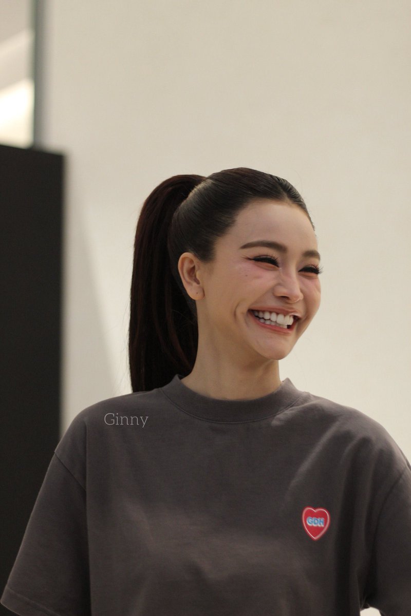 momay_853's tweet photo. รอยยิ้มแก้มขีดของสวาย คิดถึงมาก🥹🤍🐠

#GDHโตมาด้วยกันคอนเสิร์ต 
#อิงฟ้ามหาชน #อิงฟ้าวราหะ 
#EngfaWaraha @EWaraha https://t.co/kPBpDhinV9