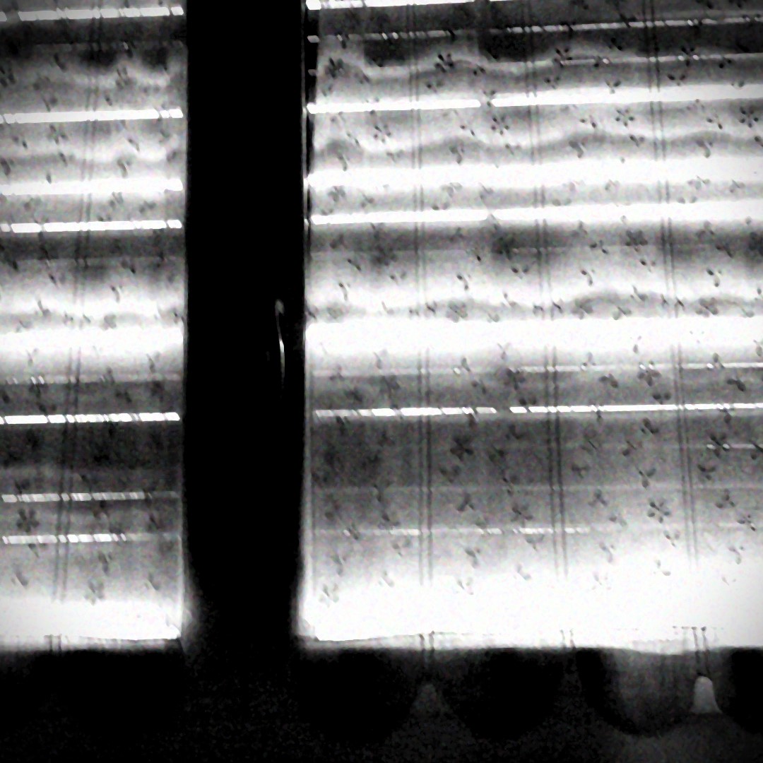 uno_come_tanti_'s tweet photo. La solitudine,
un luogo sicuro dove le illusioni si dissolvono
come pioggia sui vetri.
Resta un tempo sospeso nel silenzio.
E in silenzio aspetto…
Senza aspettarmi nulla.
Dentro è buio, ma la luce non si arrende.
_______________
📷 dentro me_ #interno #insideview https://t.co/h6vSX46sJN