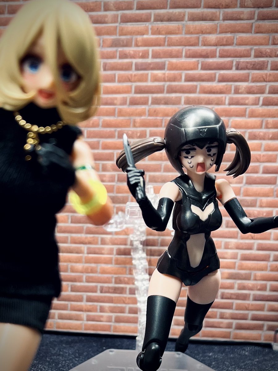 blkhk7's tweet photo. お題｢反撃｣
.
モ｢びええぇぇん！｡ﾟヽ(ﾟ｀Д´ﾟ)ﾉﾟ｡｣
.
タ｢⋯ちょ、ばッ、えぇッ？！意味わかんない！💦｣
.
泣いてから強くなるヤツ🤣

 #深夜の小武器庫部 
 #リトルアーモリーを装備
 #リトルアーモリー
 #メガミデバイス https://t.co/JVpUjg0rbw