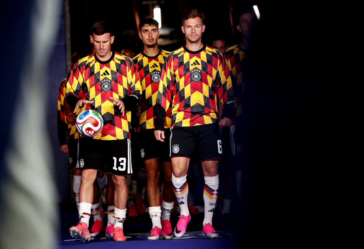 ActuFoot_'s tweet photo. Le pré-match des Allemands 🇩🇪😮‍💨 https://t.co/B38SJuyMNv