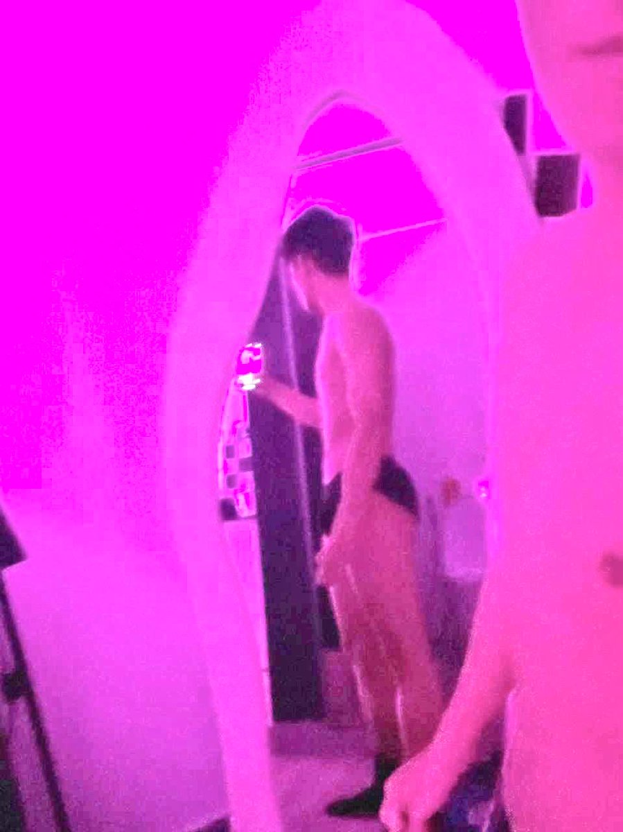 QuanTran549's tweet photo. I am from Vietnam 🇻🇳 
22 years old 171/60 
 I offer sex services.
No 2F/SL https://t.co/2y87zW00dM