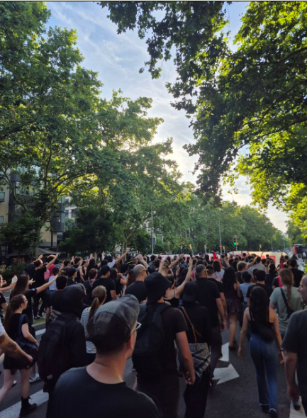 aplana_'s tweet photo. "La juventud es facha".

La juventud✊ en Barcelona plantando cara a los neonazis de Núcleo Nacional👇 https://t.co/uP1v8129f5