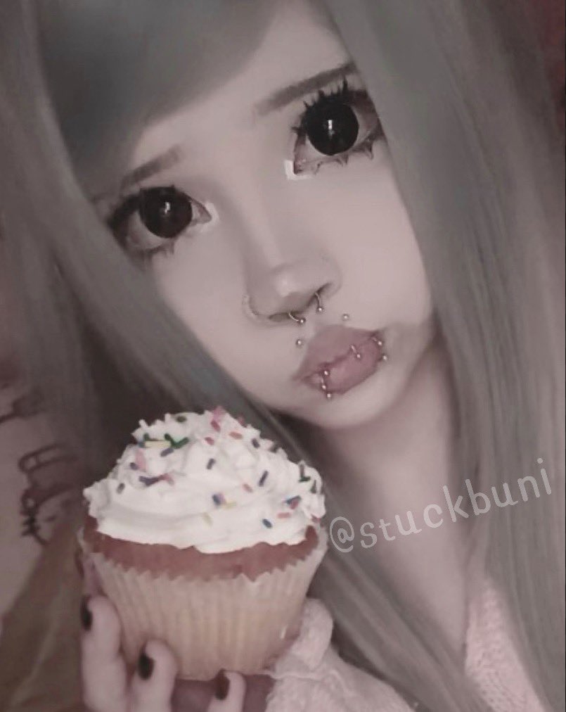 stuckbuni's tweet photo. mwwah! 🧁🐰 https://t.co/oHAcRSJuEn