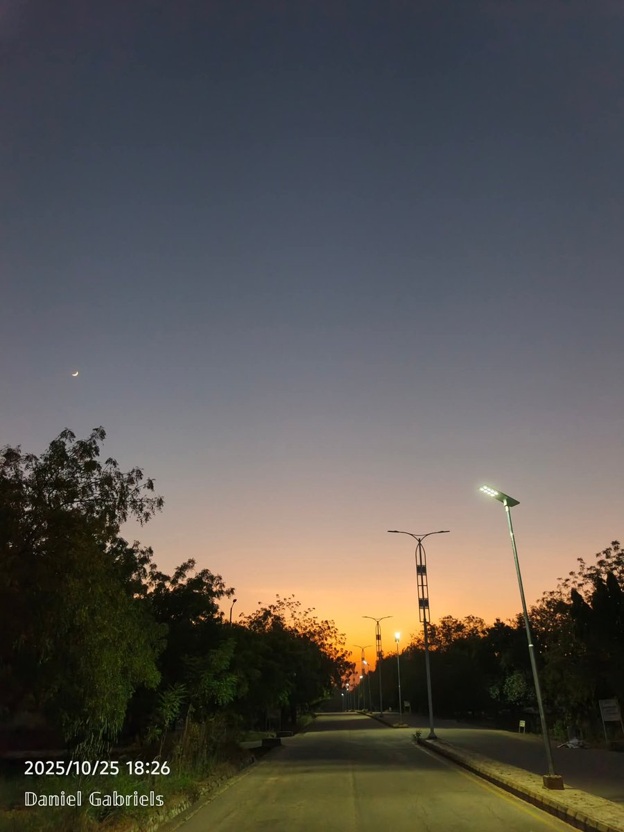 danielbolugabs's tweet photo. The night sky is beautiful 😍 https://t.co/00e7rJnpix