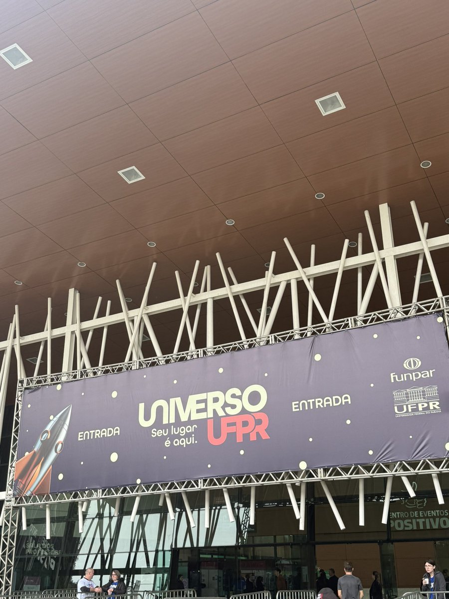 taecyover's tweet photo. feira da ufpr hoje 🩵 https://t.co/2ZIqquuM9Z