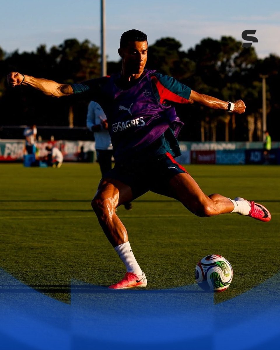sportv's tweet photo. CR7 NO AQUECIMENTO! 🤖

Faltando três dias para entrar em campo na estreia de Portugal, Cristiano Ronaldo já está no aquecimento. Será que o Robozão vai fazer história, torcedor? 💭

📸 @cristiano

*Contém texto alternativo

#ViveNaGente #CR&amp; #Portugal #CristianoRonaldo https://t.co/QkaCc9oTgv