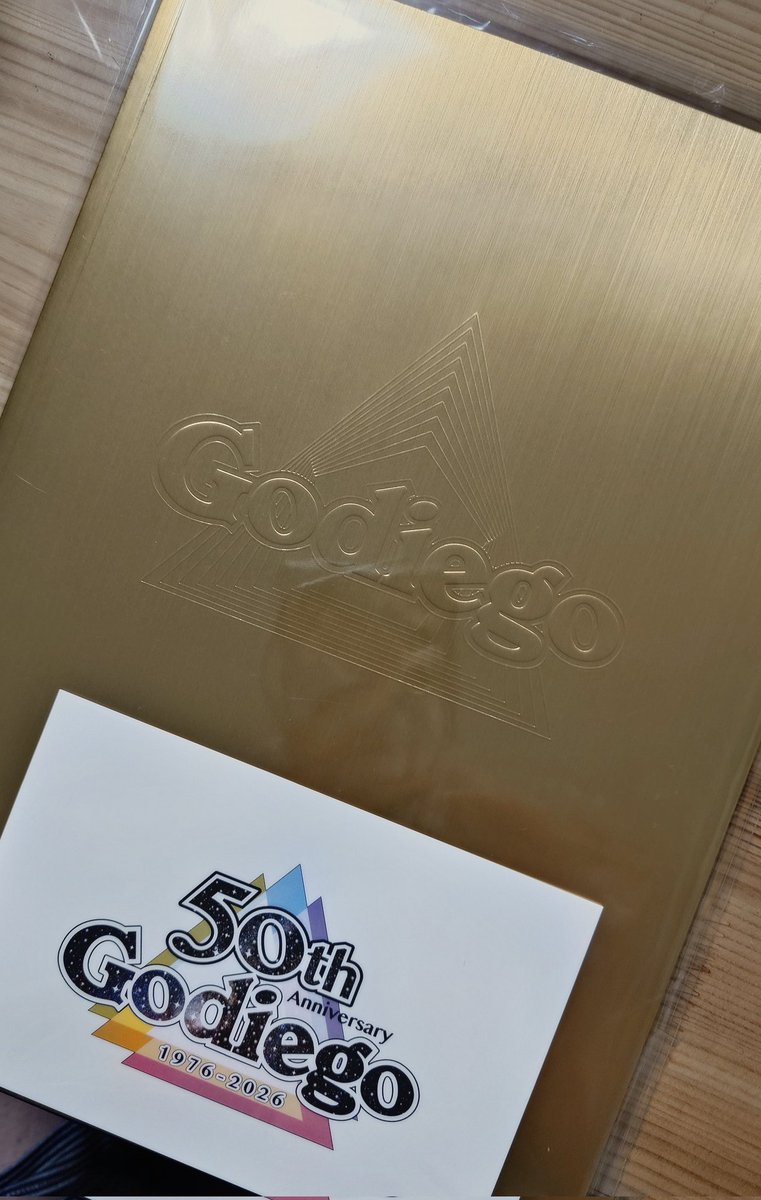 JACKIE_VAIO's tweet photo. 鳥取から帰ってきたら、ディスクユニオンさんから『ゴダイゴ50周年記念ツアーパンフ』が届いてた✨ https://t.co/w9UjO7mrZH
