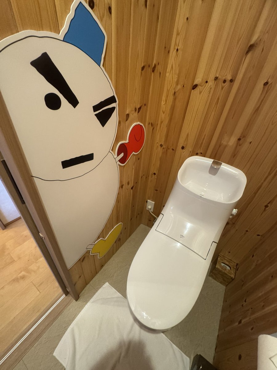 tadayaji's tweet photo. 今までの経験上「トイレは、流石に普通だよな」とトイレ🚽を覗いてみると…‼️
そこにはス・ノーマン・パー⛄️が、こちらを覗いております😱
これは映画でも感じられた恐怖が体感できます🥶
最後の写真は、用を足している時に見られる恐怖の雪だるま⛄️ https://t.co/I2sHjohff2