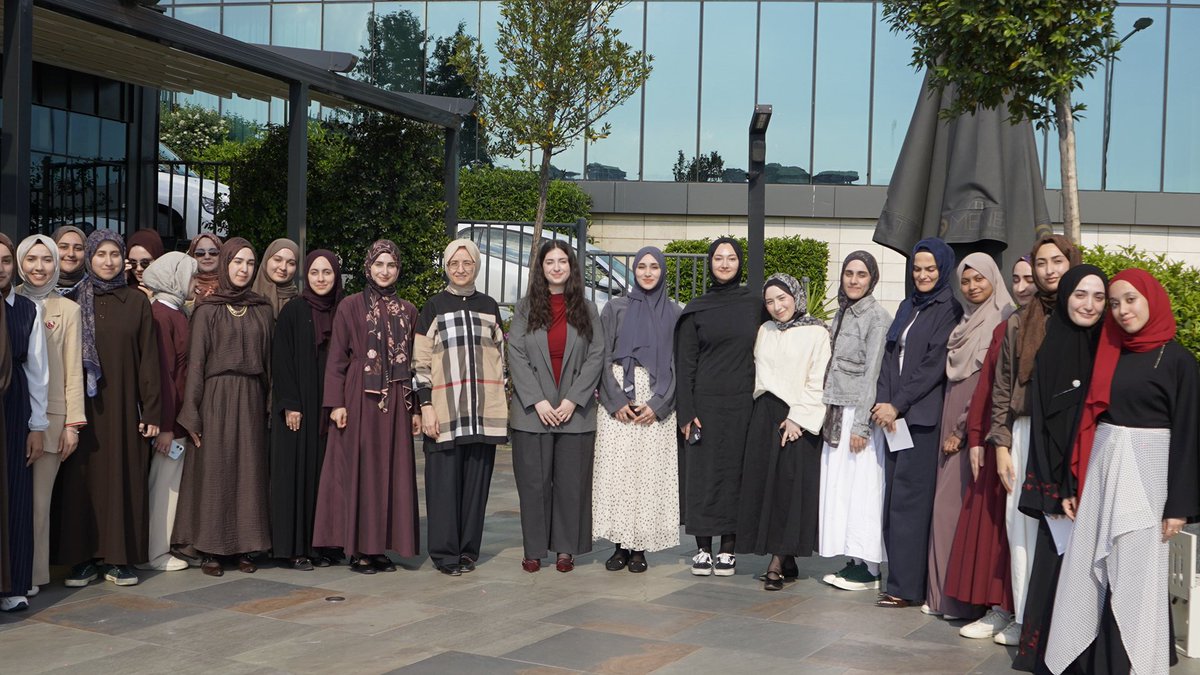tugvaistuni's tweet photo. İstanbul Milletvekilimiz Av. Rabia İlhan Hanımefendi’nin katılımıyla, TÜGVA İstanbul Üniversite Hanım ekibi olarak Divan Programında bir araya geldik. 💫 https://t.co/34xXkQwaR3