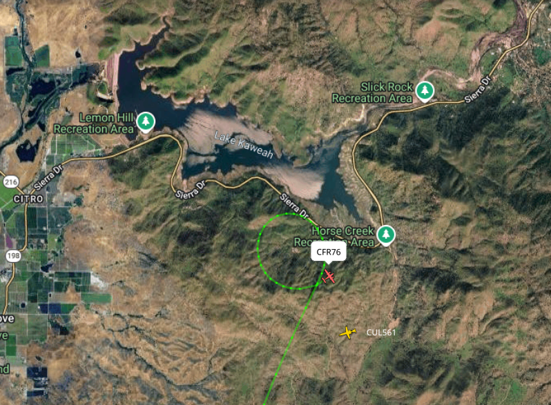engineco16's tweet photo. #PonyFire 10+ acres, MROS. Sierra Dr south of Lake Kaweah, east of Visalia, Tulare County @CALFIRE_TUU https://t.co/AgJZJKvoP7