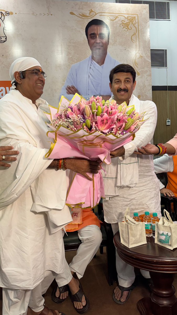 ManojTiwariMP's tweet photo. गोवंश अखाड़ा स्पिरिचुअल कॉन्क्लेव” में सहभागिता कर अपने विचार व्यक्त किए।

इस अवसर पर विभिन्न संत-महात्माओं, धर्माचार्यों एवं गणमान्य अतिथियों के साथ भारतीय संस्कृति, आध्यात्मिक मूल्यों, गौसंवर्धन तथा विश्व कल्याण के विषयों पर सार्थक चर्चा हुई।

गौसेवा एवं आध्यात्मिक चेतना का प्रसार हमारी सांस्कृतिक विरासत का अभिन्न अंग है, जो समाज में सद्भाव, करुणा और मानव कल्याण का मार्ग प्रशस्त करता है।

#SpiritualConclave #GauvanshAkhada #GauSeva #WorldPeace #NewDelhi #ConstitutionClubIndia