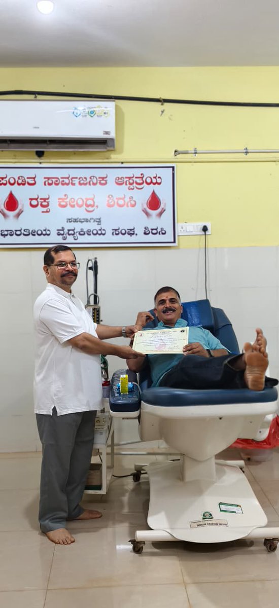 CPMGKARNATAKA's tweet photo. On #WorldBloodDonorDay, blood donation camps by Sirsi HO and Channapatna HO reflected the spirit of service beyond the workplace. 🩸

A sincere appreciation to all the voluntary donors whose selfless gesture can help save lives. ❤️

#IndiaPost #KarnatakaPostalCircle https://t.co/9y0KdMza8U