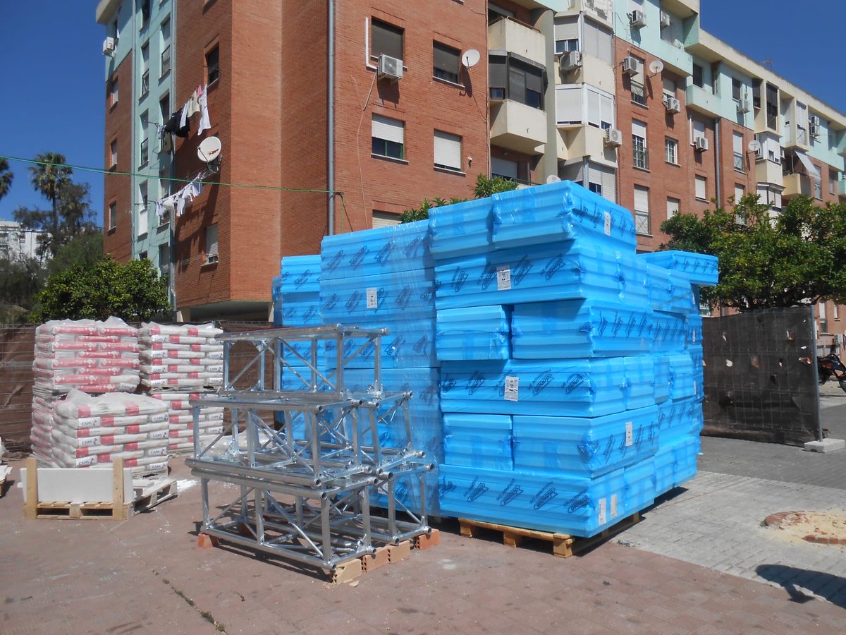 avrandalucia's tweet photo. ⚠️Avanzan las obras de la @AndaluciaJunta para rehabilitar 3 edificios con 207 #viviendas públicas en la Bda. de La Orden #huelva 

⚠️Obras al 30% de su ejecución. 

@FomentoAND 
@Rocio_DiazJ 
@e_javierdiaz 
@jose_doblado 

“Operación de Importancia Estratégica”#fondosfeder 🇪🇺 https://t.co/PLC7reS9nZ