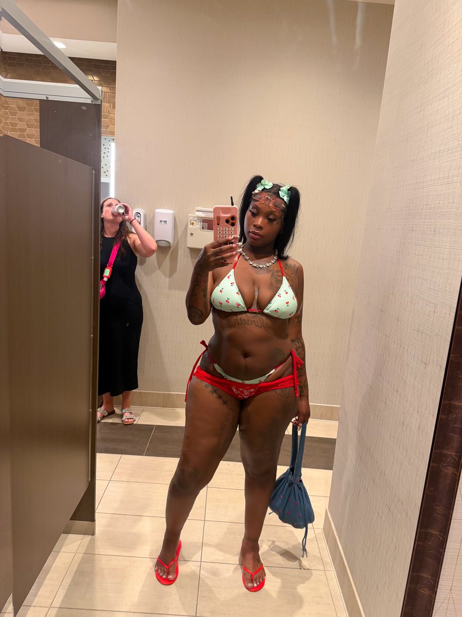 prettykittyling's tweet photo. Luh me, do bad fa me🍀🍒🔫 https://t.co/lJwnt2flcU