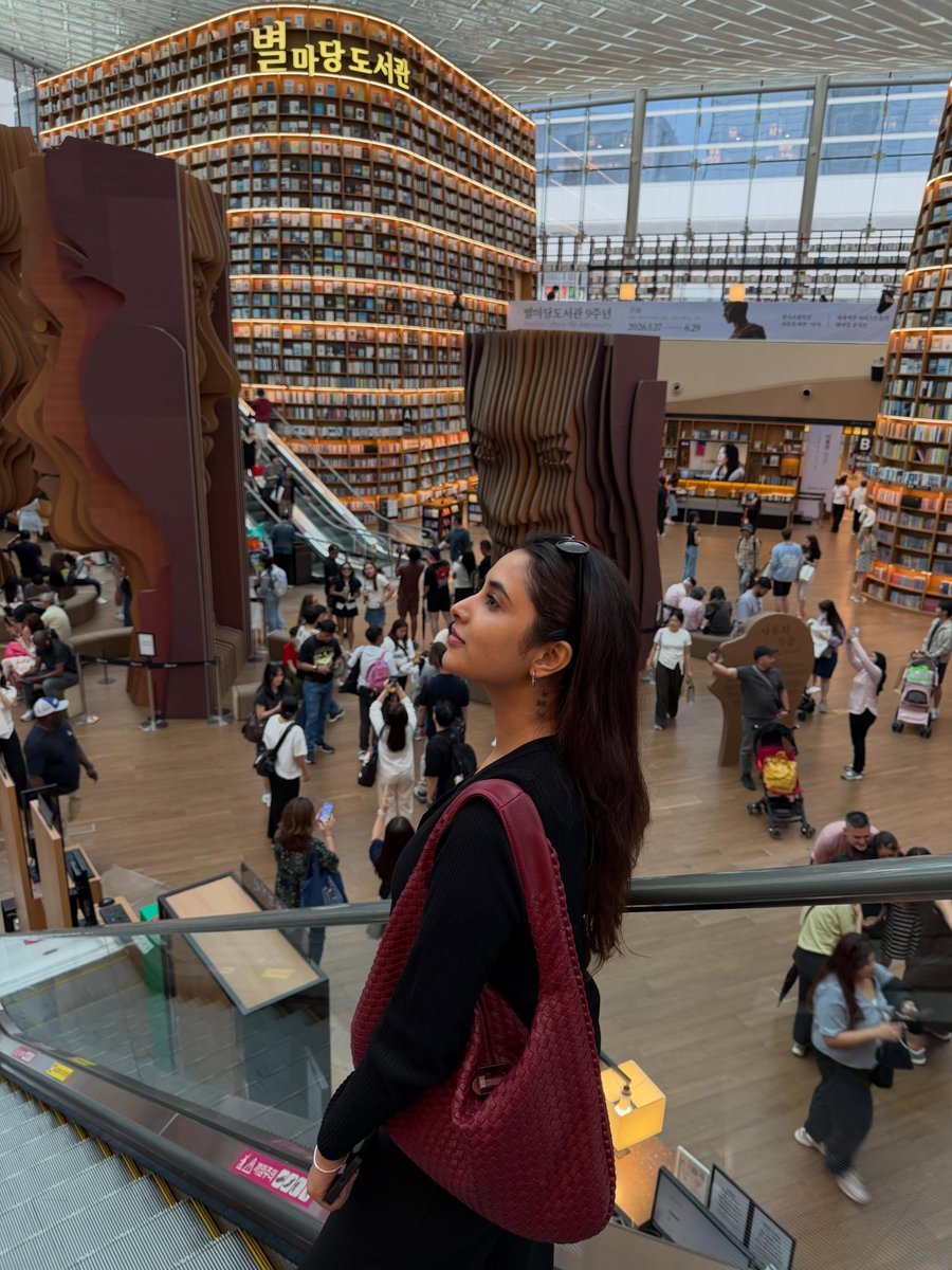 TrendsPriyanka_'s tweet photo. From Seoul Diaries !!!
@priyankaamohan 🖤🤍

#PriyankaMohan #PriyankaArulMohan https://t.co/c5795BH4O0