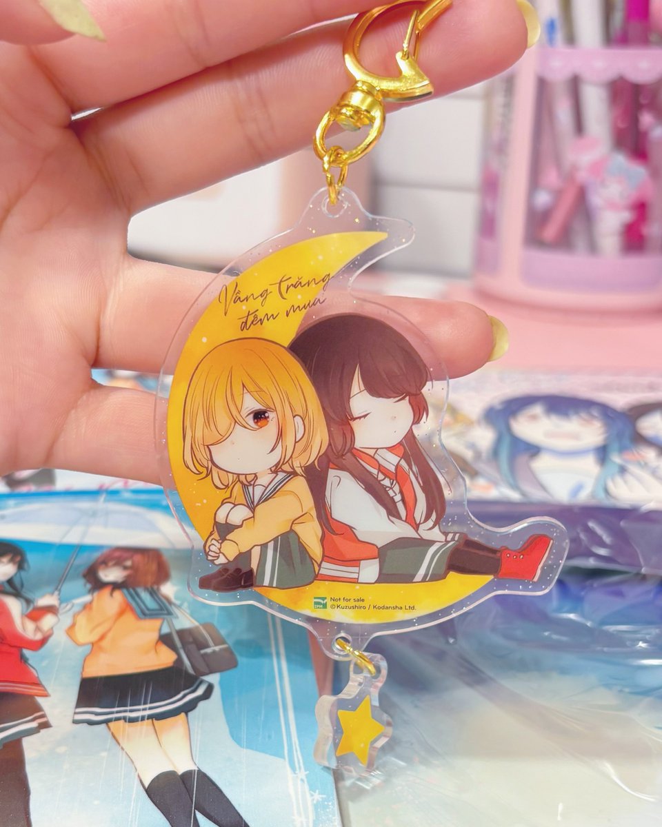 virtualangel39's tweet photo. shoutout to Viet Bookstore in the u.s for happening to carry the special edition of the moon on a rainy night bc it’s my favourite yuri manga and one of my favourite manga in general but SO hard to find merch for here 

look how cute the the keychain of saki and kanon is!!! 🥹🌙 https://t.co/fAycVcIjZc