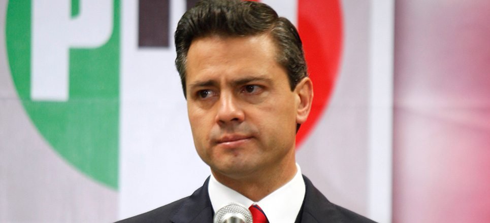 CharroPolitico's tweet photo. 🚨 DETIENEN A EXFUNCIONARIO DEL SAT DEL SEXENIO DE PEÑA NIETO 🚨

La FGR detuvo en Xalapa, Veracruz, a Héctor Taurino Landa Cabrera, exadministrador del SAT entre 2011 y 2018, por presunto enriquecimiento ilícito. Las investigaciones apuntan a un incremento patrimonial injustificado y a la recepción de una residencia valuada en más de 15 millones de pesos como pago por servicios presuntamente no realizados.

⚖️ El exfuncionario ya fue puesto a disposición de las autoridades para enfrentar el proceso correspondiente.