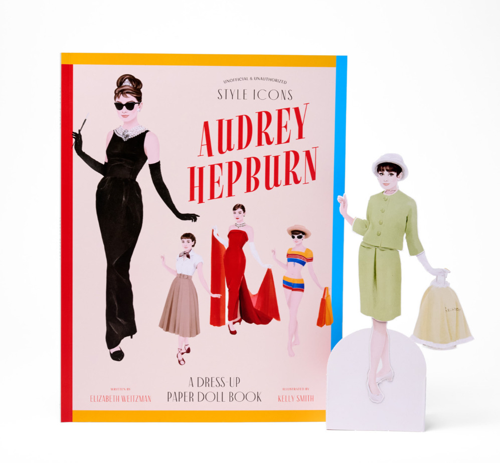 _illustrationX's tweet photo. Kelly Smith’s signature fashion-inspired art is commissioned for Style Icons: Audrey Hepburn, a playful paper doll book published by Smith Street Books.

Read the story: https://t.co/eXgsnEcdqI

#WEAREILLUSTRATIONX #Portraits #Publishing #Fashion #KellySmith #SmithStreetBooks https://t.co/zzCSigv5Hz