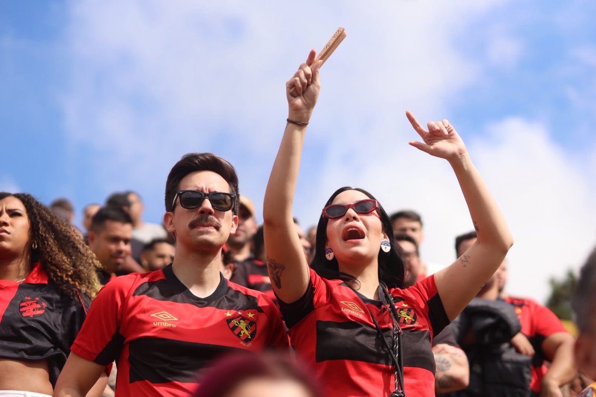 sportrecife's tweet photo. Agradecimento aos rubro-negros presentes no estádio 1º de Maio, neste domingo! Setor lotado e apoio durante os 90 minutos! Que torcida! Em especial, um abraço ao consulado @leoesdesampa pela mobilização grande, mais uma vez! Em São Paulo o Sport joga em casa! https://t.co/gm9ykEbcSn