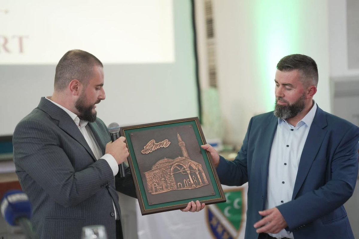 UsameZukorlic's tweet photo. Hvala dijaspori na velikoj podršci. Zajedno do ujedinjenja svih Bošnjaka na temeljima pravde i slobode 🤍💚 https://t.co/d2yNcfcxqr