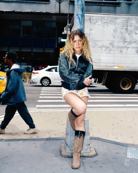 slayyyteresp's tweet photo. new photos of slayyyter https://t.co/epVq80rUur