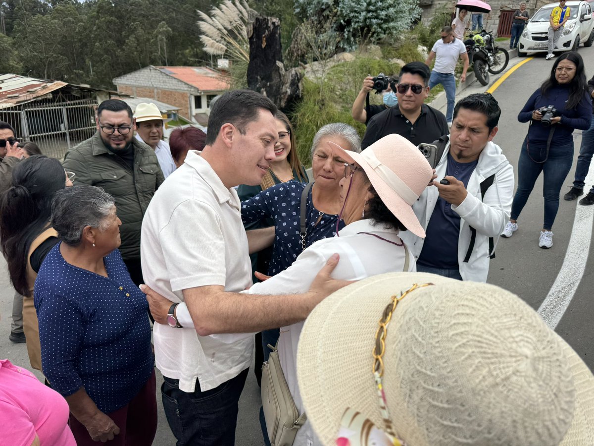 cuenca_dir_gob's tweet photo. 🤝#Ricaurte | Molinopamba hemos cumplido con obras que moradores veían solo como anhelos y sueños que parecían lejanos. Hoy, son una realidad

🚰El Sistema de Agua Potable de Molinopamba garantiza un servicio continuo
🏘️Mejoramiento vial de la calle Las Botellas#AmorPorCuenca❤️💛 https://t.co/gdM6yYCgzC