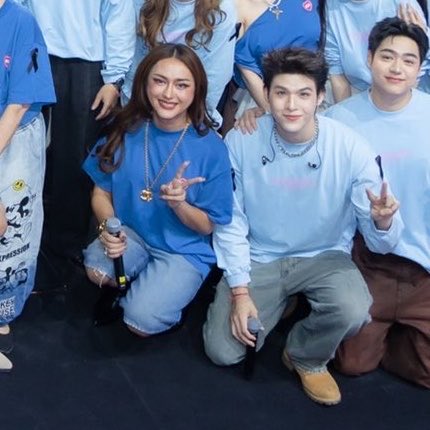 SKYasSAMOYED's tweet photo. MVP วันนี้คือพี่นินิว คิดมาจากบ้านอะว่าวันนี้นอกจากมาทำงานก็มาติ่งสกาย ชีไม่เคยให้คนอื่นจองที่ข้าง ๆ ถึงแม้เขาจะจัดแถวมายังไง ไม่เอาแก๊งตาคลีด้วย5555555555555555

SKY HOMECOMING GDH CONCERT

#GDHโตมาด้วยกันคอนเสิร์ต 
#skywongravee https://t.co/EmOZxlyixw